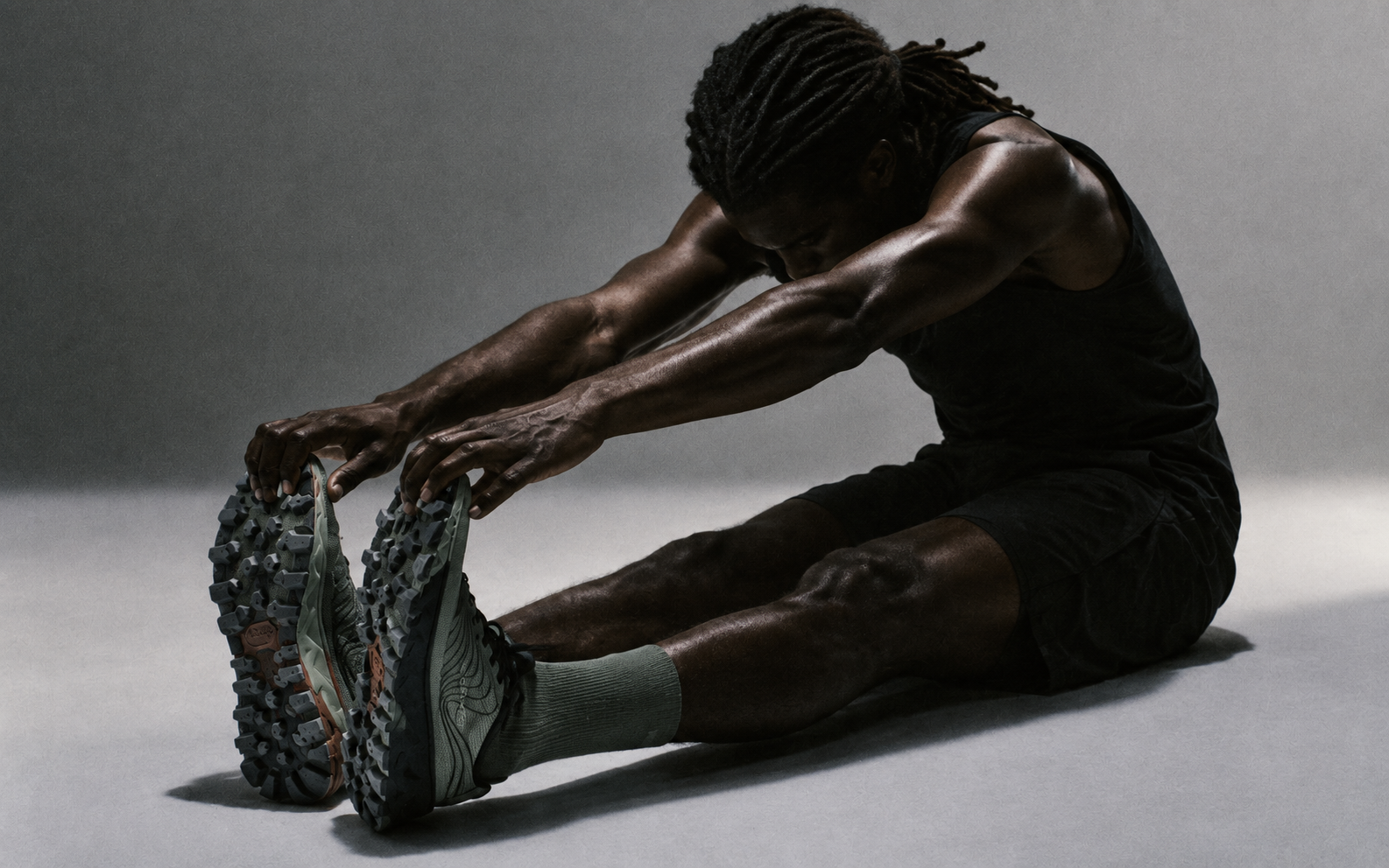 Athlete training with heavy ropes